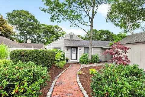 7 Brassie Way, Mashpee, MA 02649