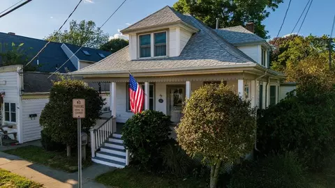 58-60 Washington St, Fairhaven, MA 02719