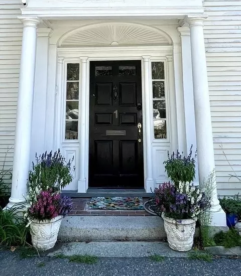 1 Green St #2, Marblehead, MA 01945