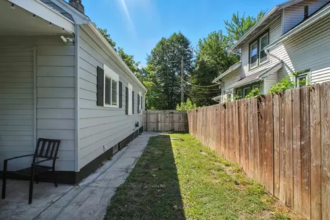 Exterior - 98 Rollins St, Springfield, MA 01109 photo 3 of 5