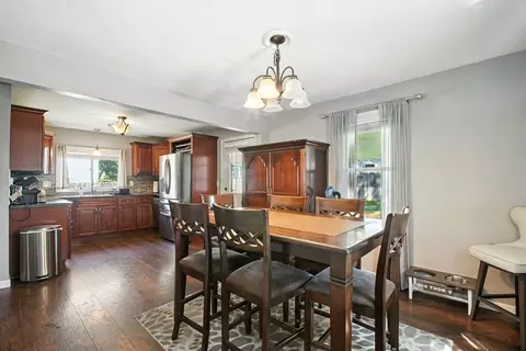 Dining - 98 Rollins St, Springfield, MA 01109 photo 1 of 2