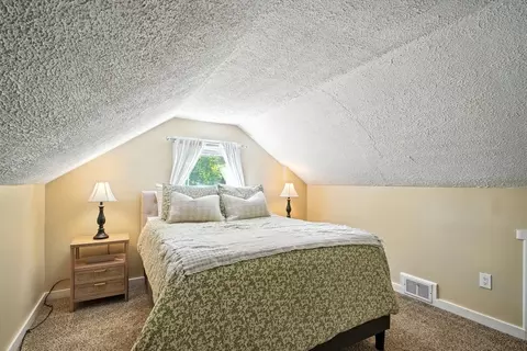 Bedroom - 98 Rollins St, Springfield, MA 01109 photo 3 of 3