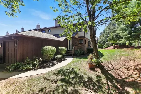 8 Ash Ln #8, Agawam, MA 01001