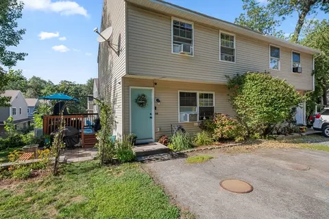 6 Ockway St #A, Worcester, MA 01604