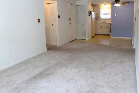 1241 Elm St #4B, West Springfield, MA 01089