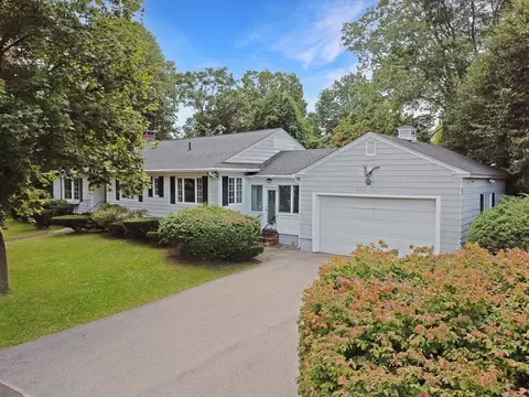 3 Errico Ln, Methuen, MA 01844