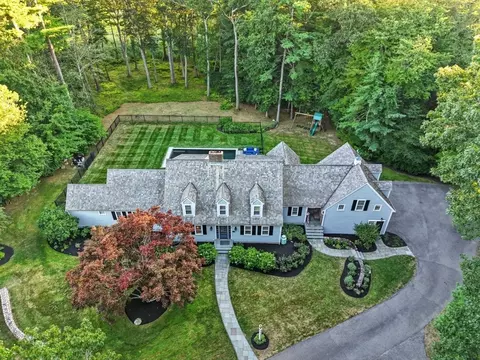 10 Arrowhead Dr, Norwell, MA 02061