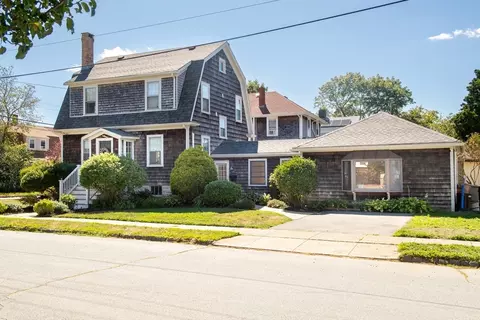 70 Chestnut St, Fairhaven, MA 02719