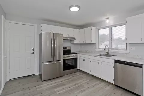 37-39 Porter St, Springfield, MA 01104 photo 3