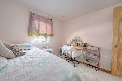 Bedroom - 22 Marshview Dr, Marshfield, MA 02050 photo 5 of 5