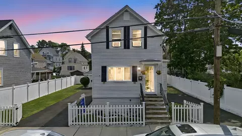 11 Clinton St, Lynn, MA 01902