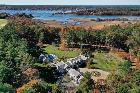 25 Hammetts Cove Rd, Marion, MA 02738