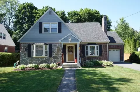 40 Sampson Pkwy, Pittsfield, MA 01201