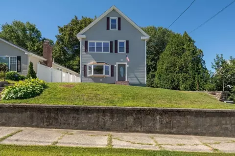 20 Park Ave, Webster, MA 01570