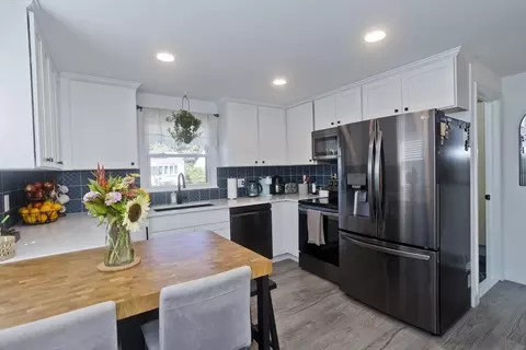 100 Champlain St, Indian Orchard, MA 01151 photo 6