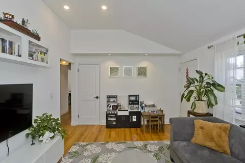 100 Champlain St, Indian Orchard, MA 01151 photo 10