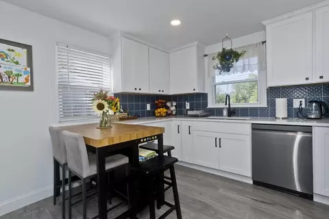 100 Champlain St, Indian Orchard, MA 01151 photo 8