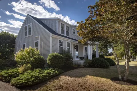 55 North St, Mattapoisett, MA 02739