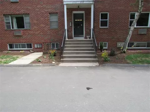 253 Regency Park Dr #253, Agawam, MA 01001