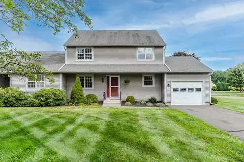 16 Duncan Dr #B, Deerfield, MA 01373