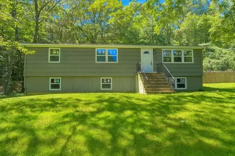 344 Leadmine Rd, Sturbridge, MA 01518