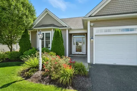61 Fields Dr #61, East Longmeadow, MA 01028