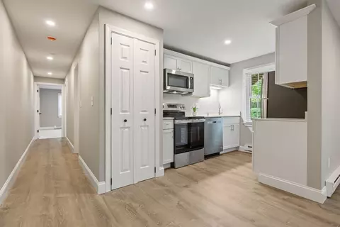 1029 Iyannough Rd #9B, Hyannis, MA 02601