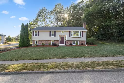 15 Summer Hill Dr, Rutland, MA 01543