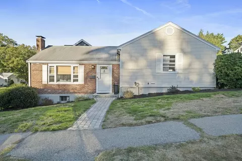 17 Badger Cir, Milton, MA 02186