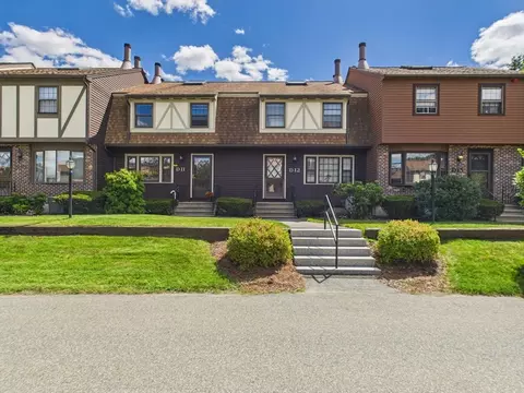 D11 Scotty Hollow Dr #D, Chelmsford, MA 01863