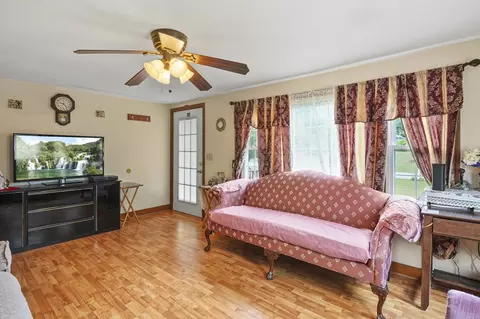 31 Rawson Ave, North Grosvenor Dale, CT 06255 photo 4