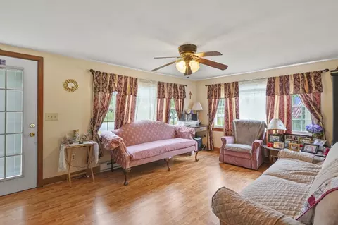 31 Rawson Ave, North Grosvenor Dale, CT 06255 photo 3