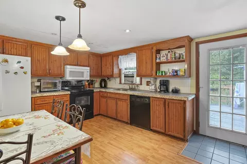 31 Rawson Ave, North Grosvenor Dale, CT 06255 photo 8