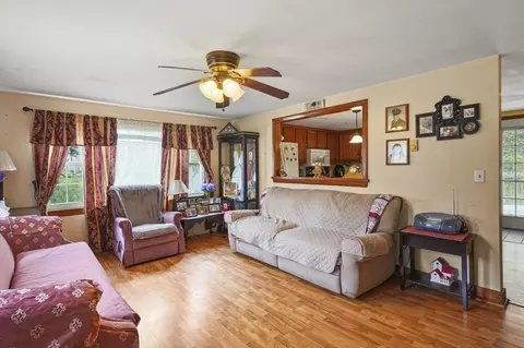 31 Rawson Ave, North Grosvenor Dale, CT 06255 photo 2