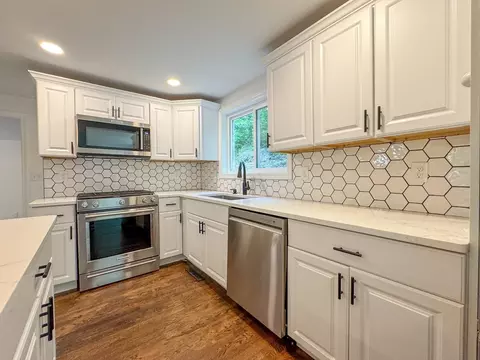 282 Pleasant St, Marblehead, MA 01945 photo 15