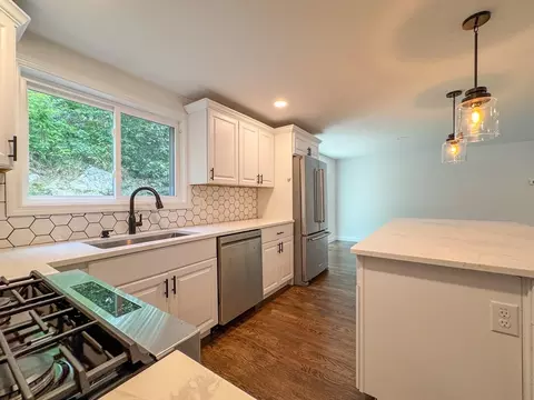 282 Pleasant St, Marblehead, MA 01945 photo 10