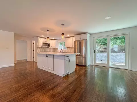 282 Pleasant St, Marblehead, MA 01945 photo 12