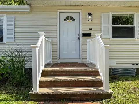 282 Pleasant St, Marblehead, MA 01945 photo 5