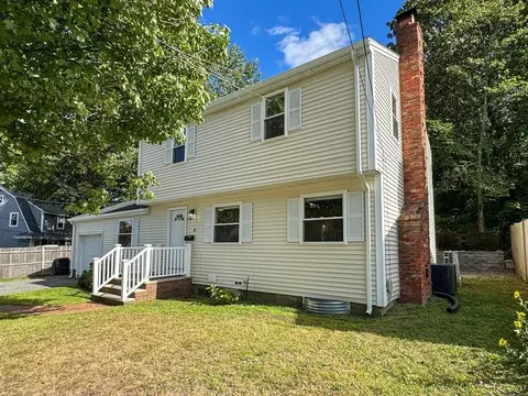 282 Pleasant St, Marblehead, MA 01945 photo 4