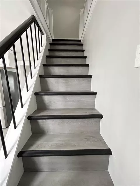 Entry Way - 369 Cold Spring Ave, West Springfield, MA 01089 photo 3 of 5