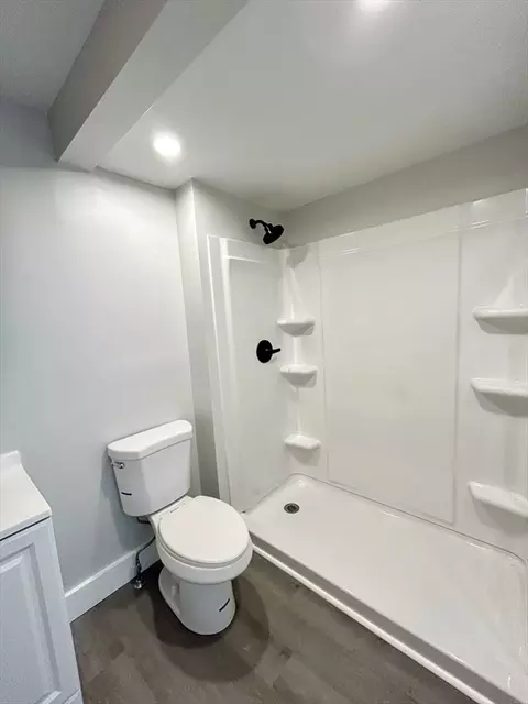 Bath - 369 Cold Spring Ave, West Springfield, MA 01089 photo 3 of 4