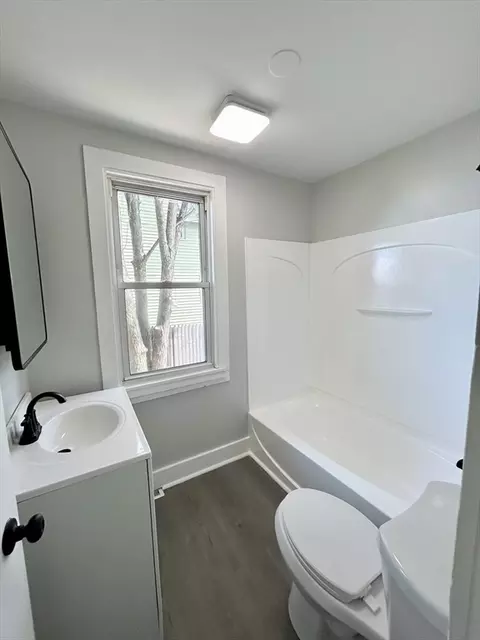 Bath - 369 Cold Spring Ave, West Springfield, MA 01089 photo 2 of 4