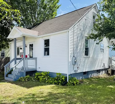Exterior - 369 Cold Spring Ave, West Springfield, MA 01089 photo 3 of 5