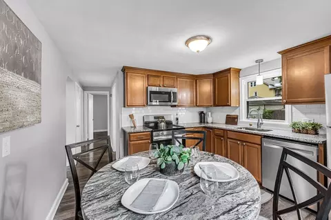 137 Shawmut St, Springfield, MA 01108