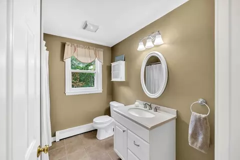 Bath - 19 Drew Ln, Mashpee, MA 02649 photo 3 of 3