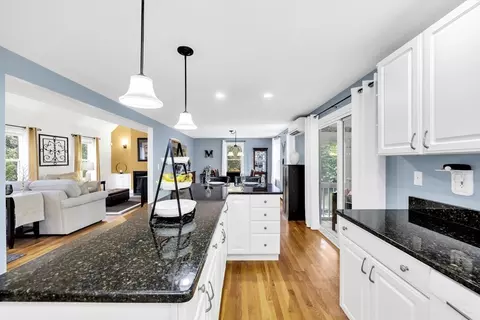 Kitchen - 19 Drew Ln, Mashpee, MA 02649 photo 4 of 5