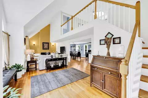Entry Way - 19 Drew Ln, Mashpee, MA 02649 photo 2 of 4