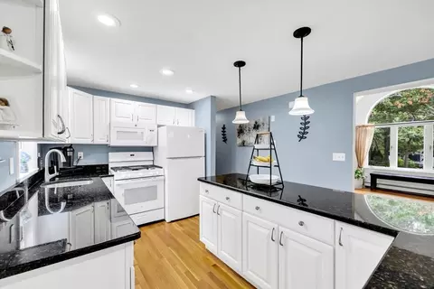 Kitchen - 19 Drew Ln, Mashpee, MA 02649 photo 5 of 5