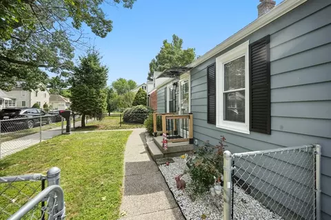 130 Eddy St, Springfield, MA 01104 photo 4