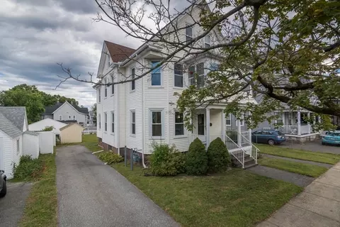 16 Monroe St, Chicopee, MA 01020 photo 2